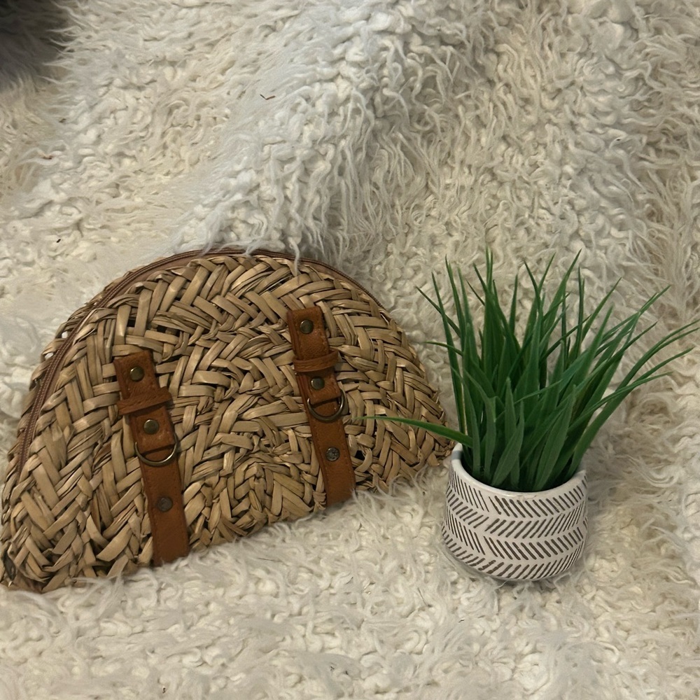 Bay sky Sea & Grass Shell Clutch Half Moon Sea Grass Clutch PURSESALE was $50 p1